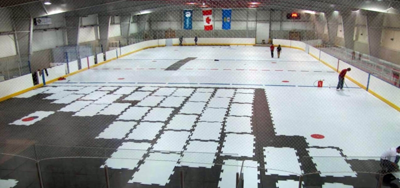 Оборудование хоккейной площадки типа НХЛ синтетическим льдом Супер-Глайд
